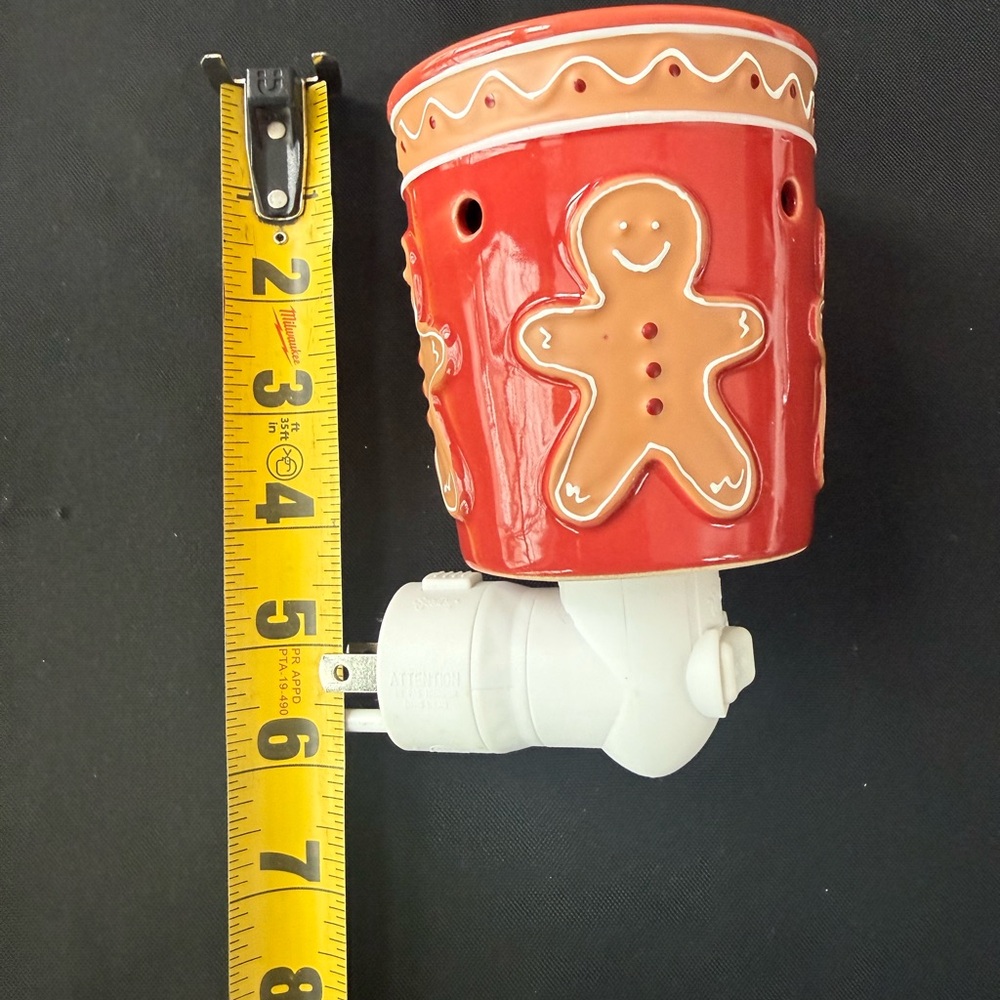 Scentsy Festive Red Gingerbread Plug-In Warmer